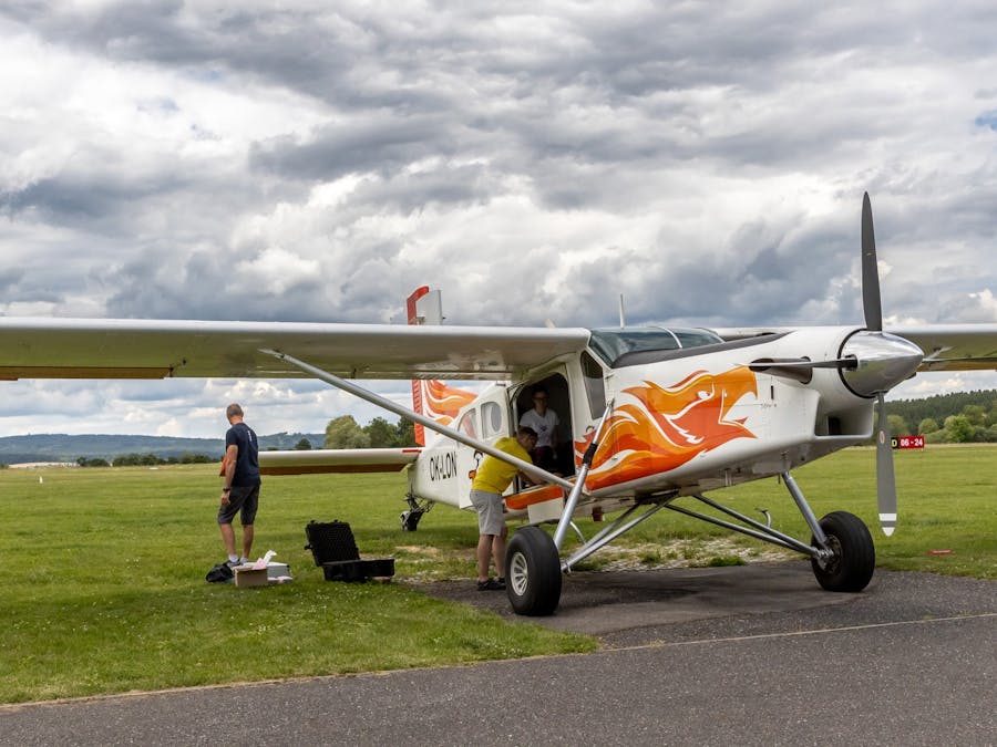 Measuring Altitude and Atmospheric Pressure in an Airplane