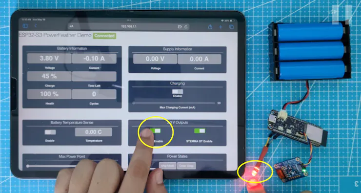Header pin 3.3 V output enabled, red LED on