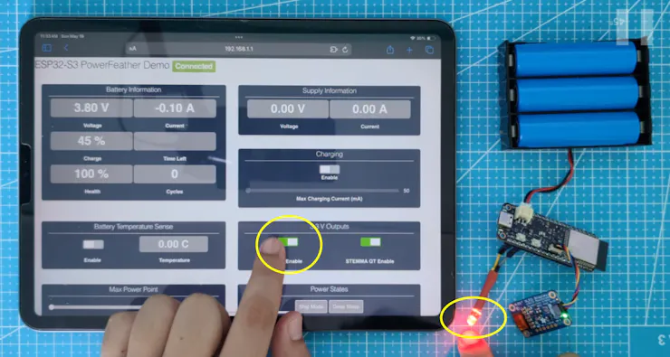 Header pin 3.3 V output enabled, red LED on