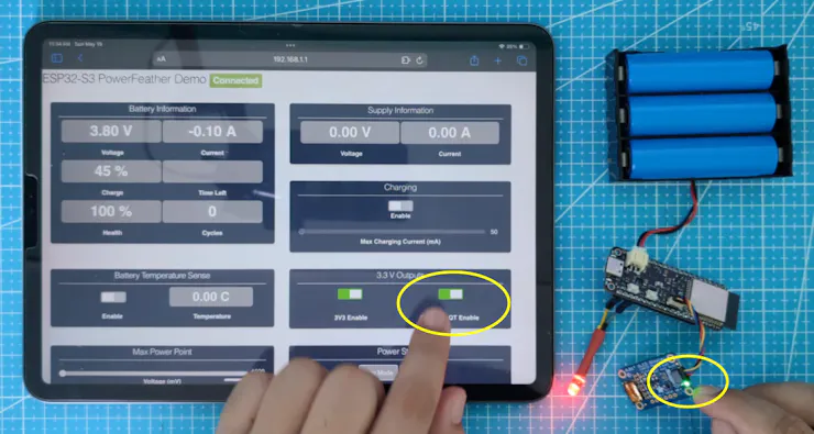 STEMMA QT 3.3 V output disabled, green LED on STEMMA QT module on