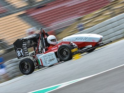 Connecting a race car to the race team
