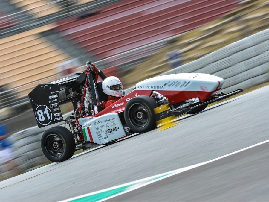 Connecting a race car to the race team