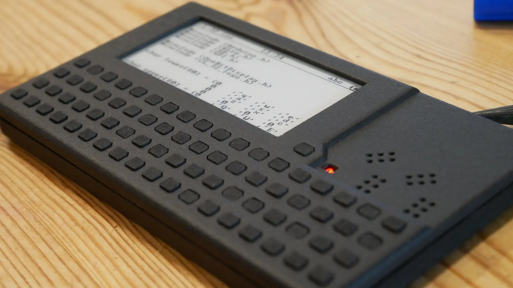 CL-32 Is a Modern Pocket-Sized, E Ink-Based Computer Powered by an