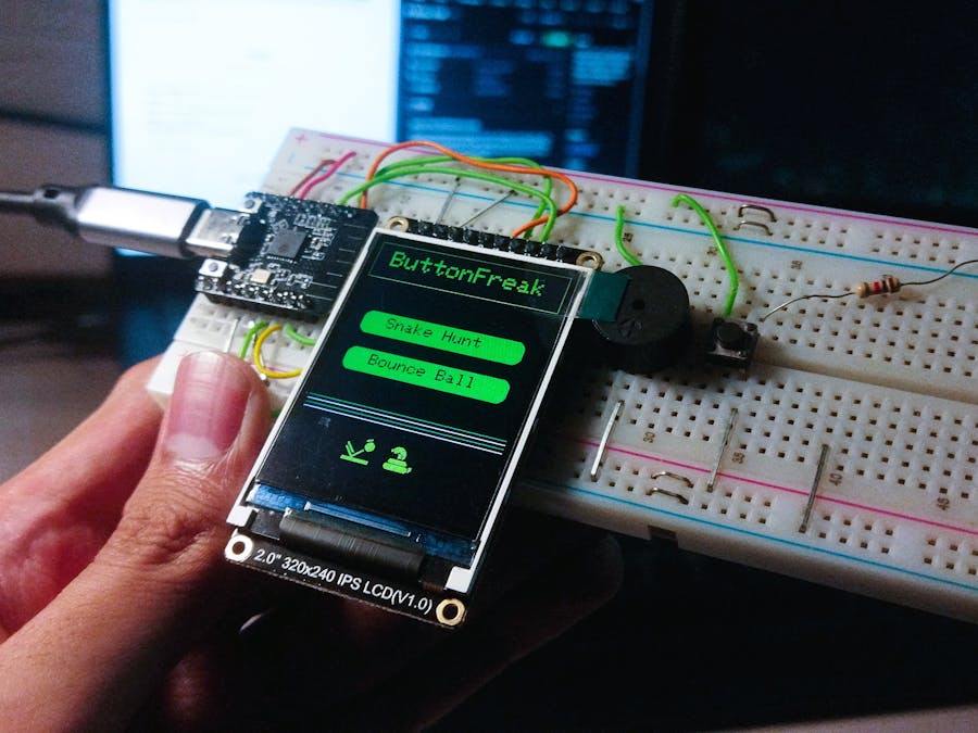 Button Freak: DIY ESP32 Game Console Make Yours Now