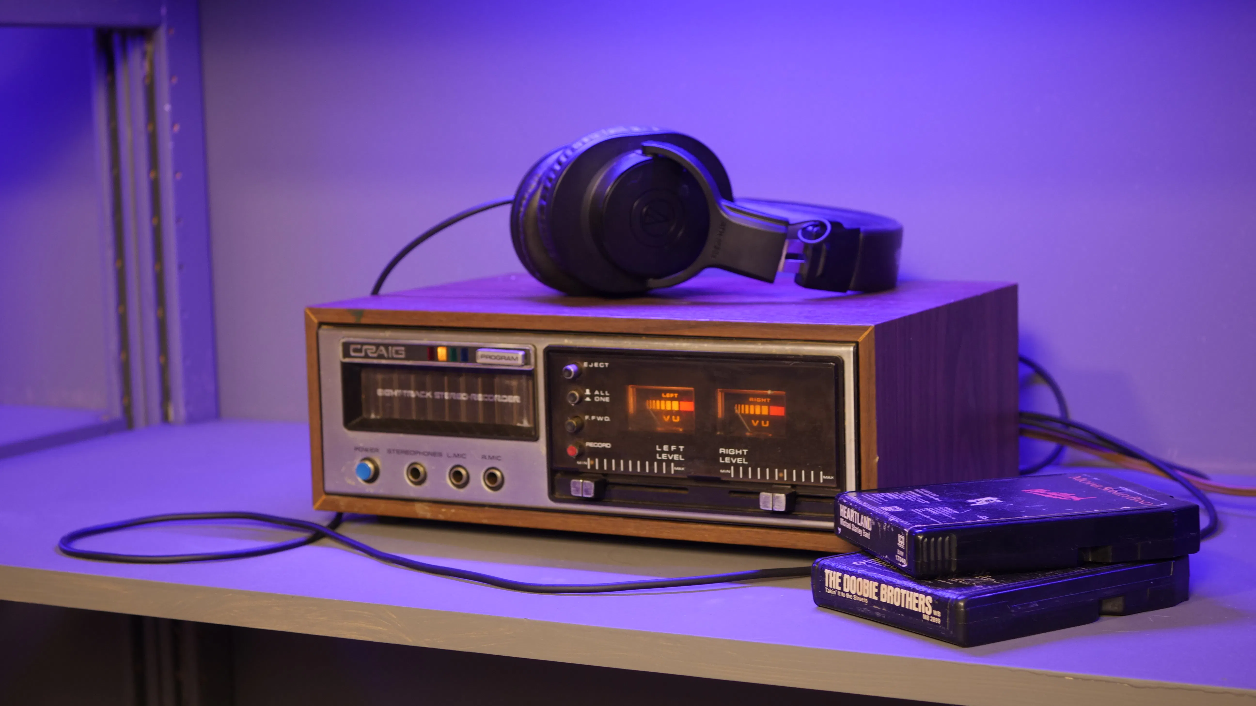 アイドル NERDY CHECKERBOARD TAPE TRACK 8-Track's Weird Quirk That Makes Interactive Gaming Possible