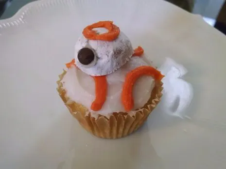 BB-8 Cupcakes