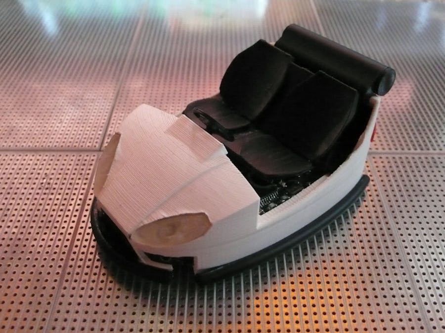 Autonomous bumper car model programmed with ARDUINO-IDE