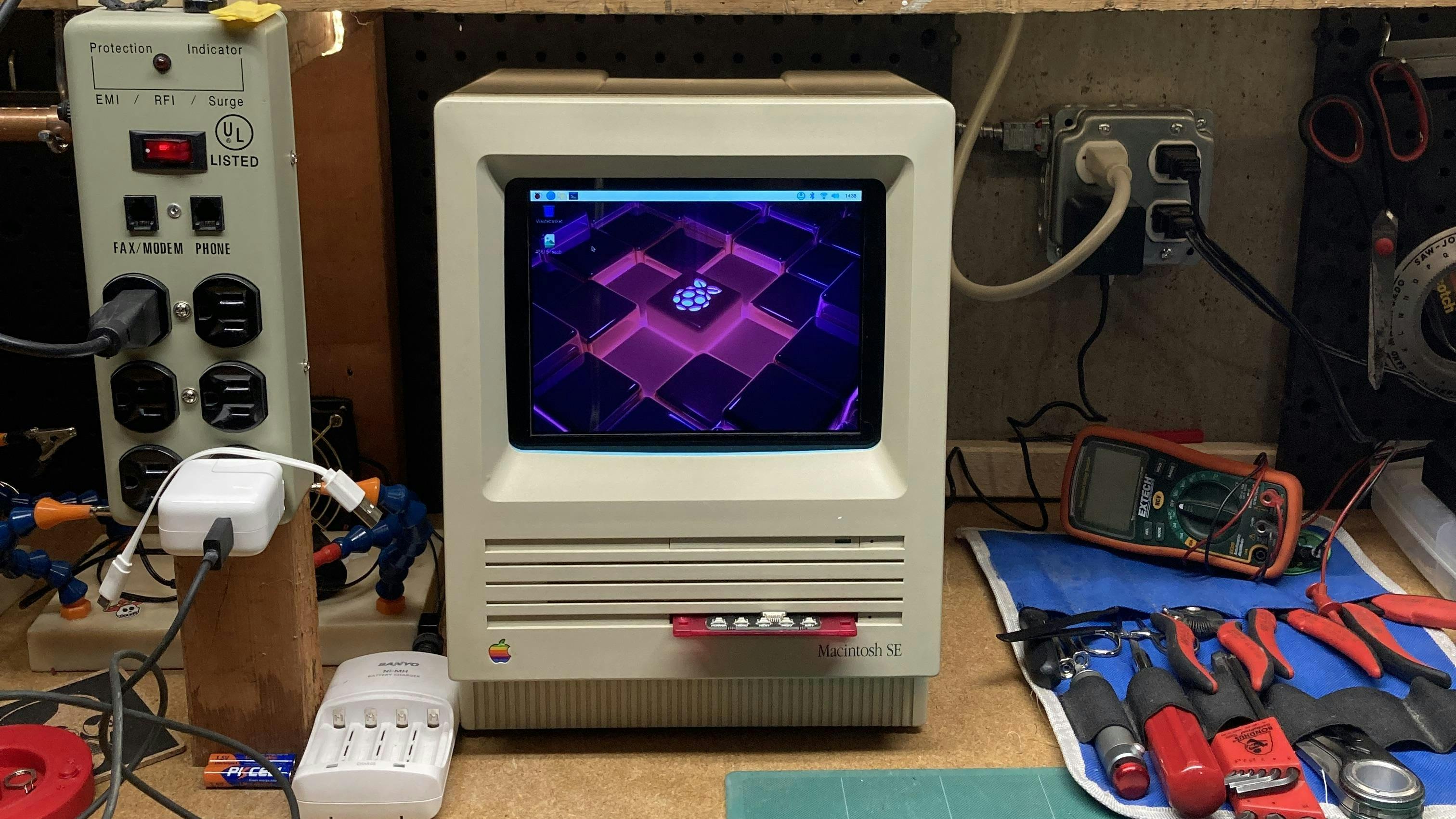 Convert an Apple Macintosh SE Into a Modern Raspberry Pi