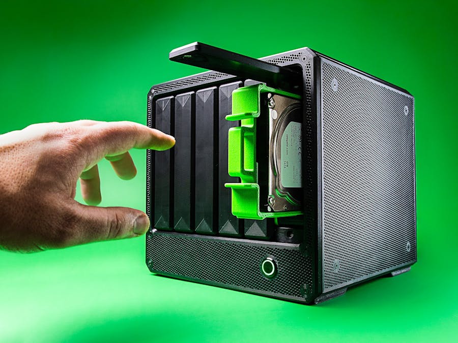 3D Printed Home Server – 6 Bay ZimaBoard NAS