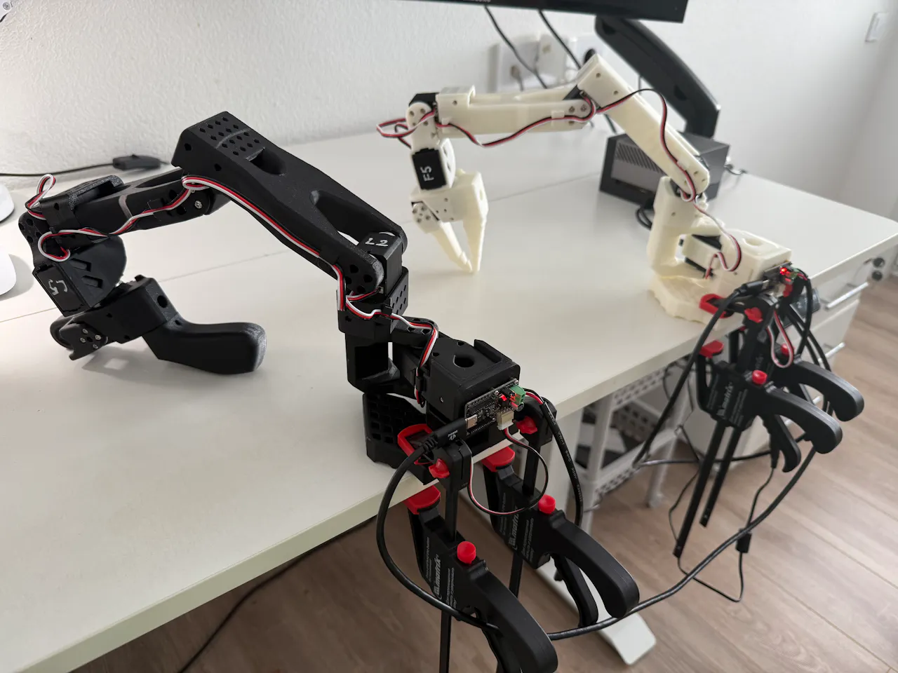 Kit bras robotique AI avec servomoteurs - LeRobot SO-ARM101 Pro Low-Cost (sans pièces imprimées 3D) | 6-DOF, open source, compatible avec NVIDIA Jetson