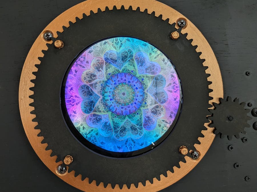 Art using polarizing filters