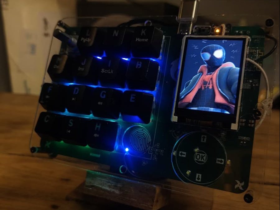 MacroPad: A Smart RGB Macropad with Display & Bluetooth