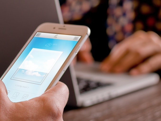 Roller blind is controlled via web browser from internet connected device