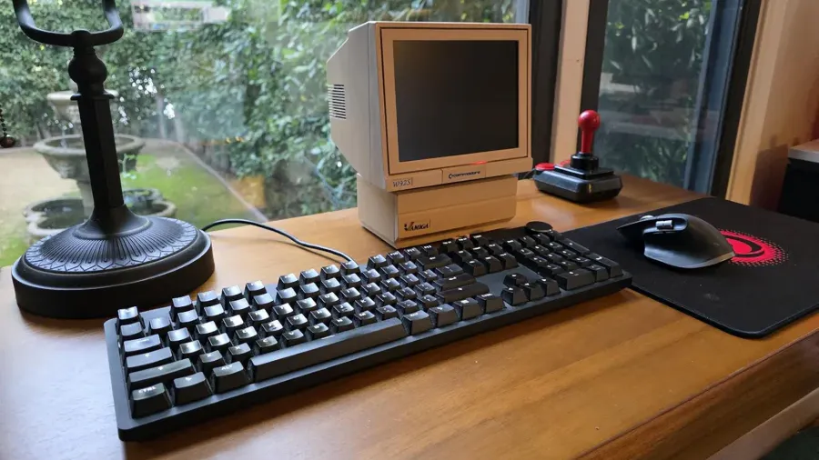 This Tiny 3D-Printable Commodore Amiga 2000 Hides a Raspberry Pi