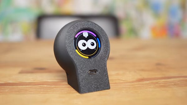 This DIY Desktop Companion Gets Real Sad If You Ignore It