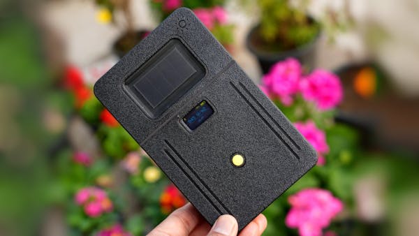 This Solar Power Meter Packs a Real Photovoltaic Panel for Accurate Field Measurements