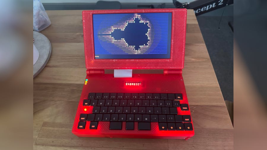 Paula Maddox's LT6502 Is the Compact MOS 6502-Powered Netbook From