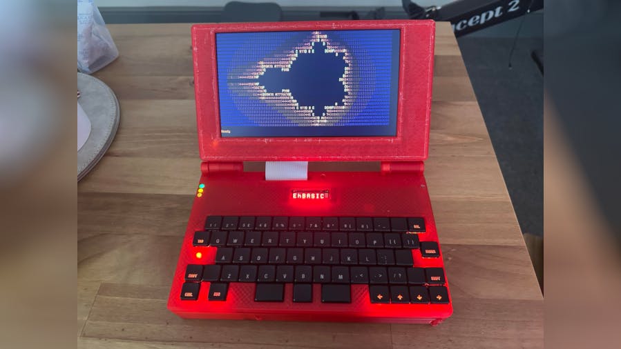 Paula Maddox's LT6502 Is the Compact MOS 6502-Powered Netbook From