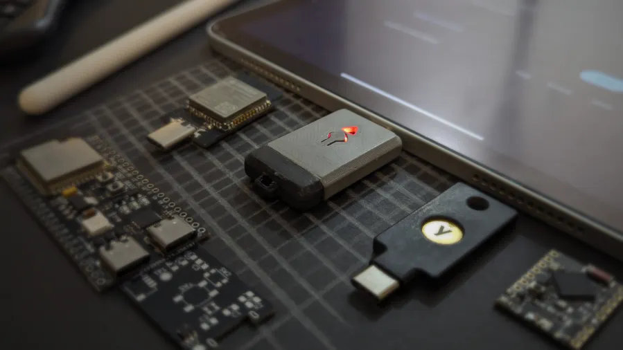 The ToothPaste Dongle Lets You Paste Your Passwords From a Trusted to an Untrusted Machine