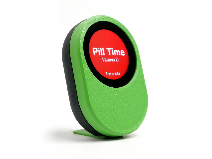 Half Pill – a Minimal Smart Desk Pill Reminder