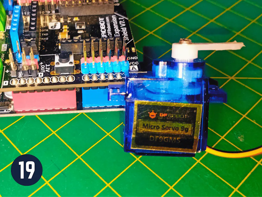 How to Use Servo Motors with Arduino - Lesson #19