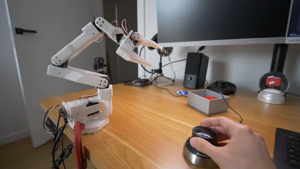 SpaceMouse Enables Training Of Desk-Scale Robot Arm