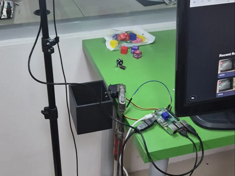 Dice4Me: Real-Time IoT Roller