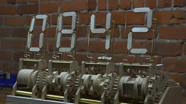 Check Out This 7-Segment Clock with Zero Electronics