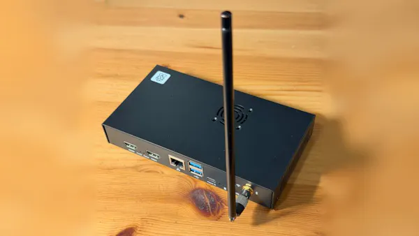 Evan Krall's Adapter Board Lets You Squeeze an RTL-SDR Dongle Into a Raspberry Pi CM5 IO Case