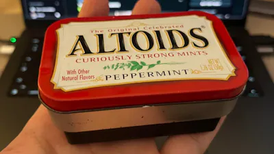 This Ultra-Compact Raspberry Pi Project Squeezes an ePaper Cyberdeck Into an Altoids Mint Tin