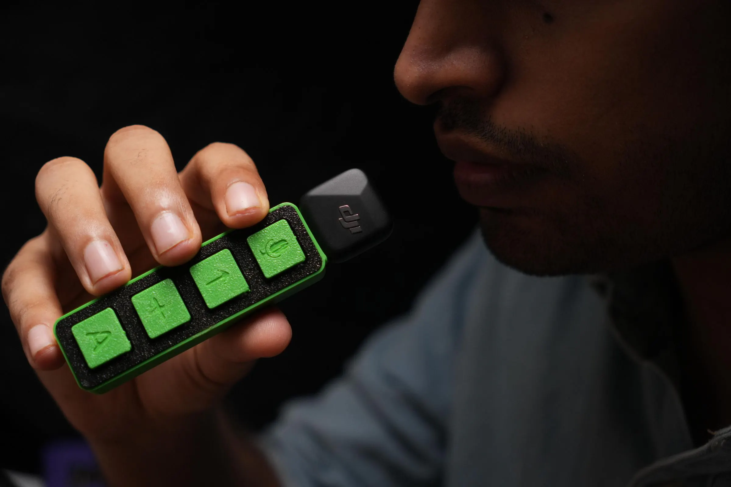 Vibe Pad Macro Keyboard with DJI Mic