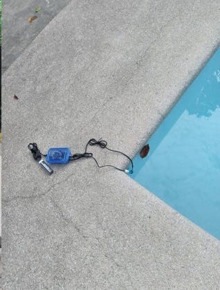 Figure 4.b Device placed near the swimming pool with power bank