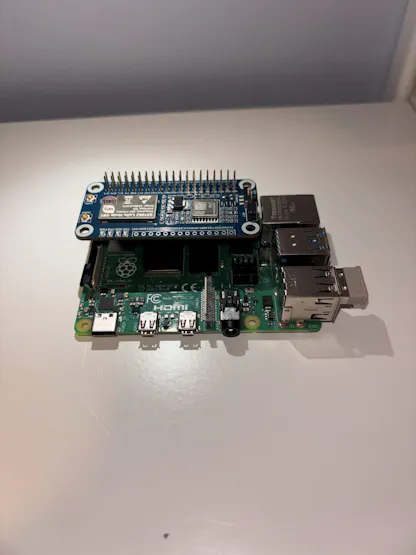 Raspberry Pi 4 RescueMesh base station with SX1262 HAT