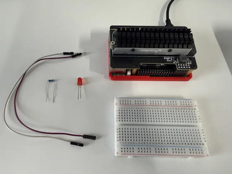 อุปกรณ์ต่อ LED กับ Raspberry Pi 5