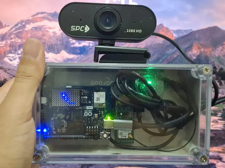 Portable Forest Fire Detector prototype ที่สร้างด้วย Arduino UNO Q
