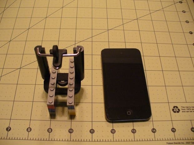 LEGO Optics Lab: Mobile Phone/iPod Mount