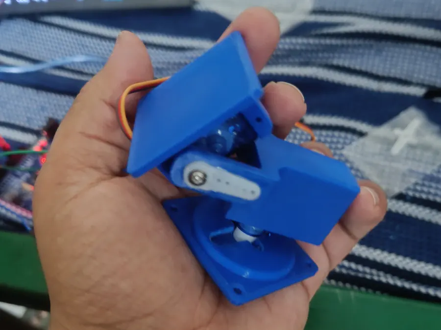 Prototype HelioSense สำหรับติดตามแสงและตรวจสภาพแผงโซลาร์