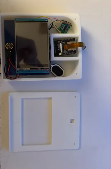 ภายใน NOVA prototype พร้อม electronics และ enclosure