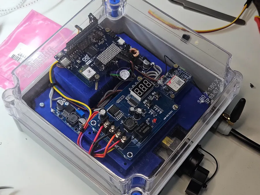 THELIMA ระบบตรวจติดตามความผิดปกติของน้ำด้วย Arduino UNO Q และ Sensor Buoy
