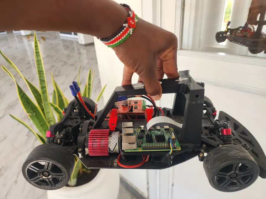 Autonomous Driving Car V4.X รถ RC ที่ใช้ Raspberry Pi และ Embedded Motor Controller