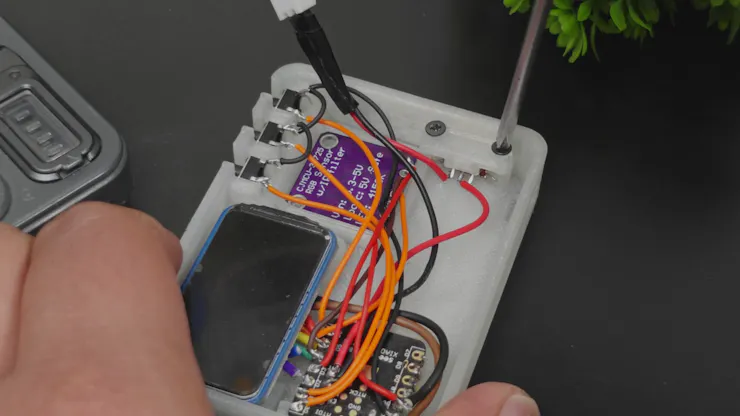 การติดตั้ง ESP32 ปุ่มและชิ้นส่วนภายในเคส Real Life Color Picker