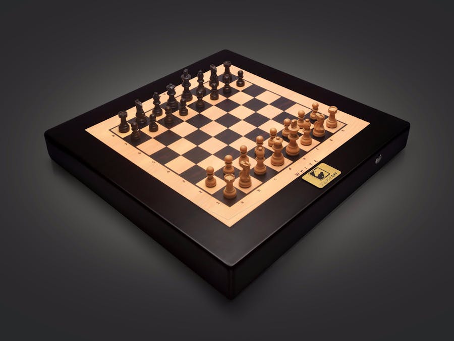Square Off - World's Smartest Chess Board