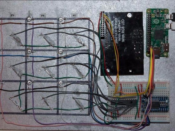 Raspberry Pi & Arduino Wooden Chess Computer 