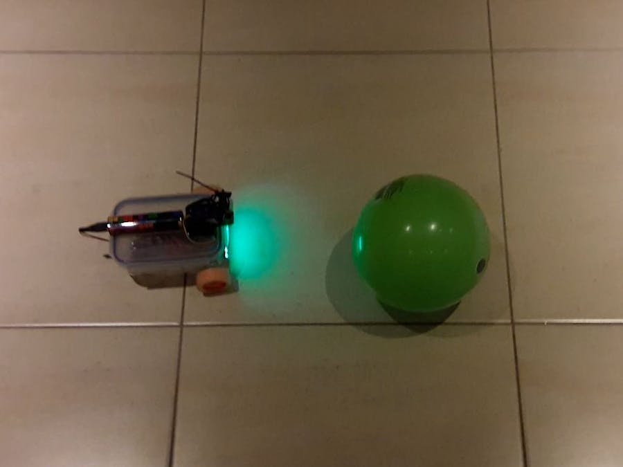Raspberry Pi Tupperware Ball Tracking Robot (Python+OpenCV)