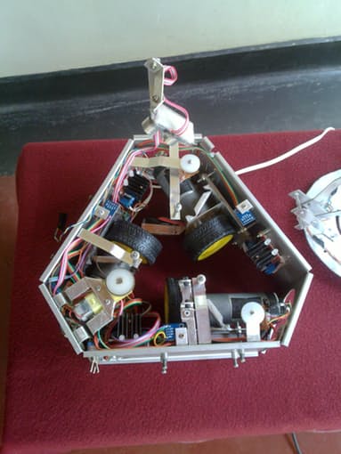 Pipe Climbing Robot Project 2025