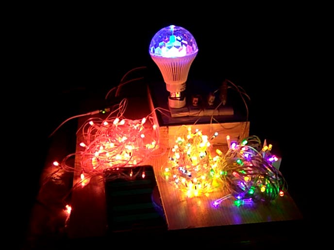 MKR1000 Surprise Room Decoration