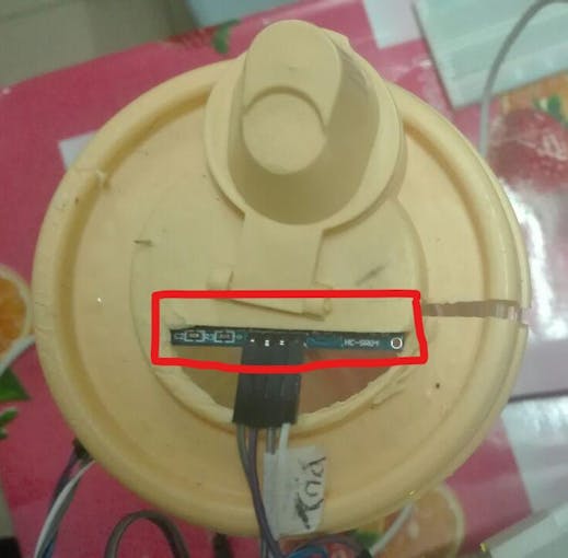 Sensor placed under the container's cap