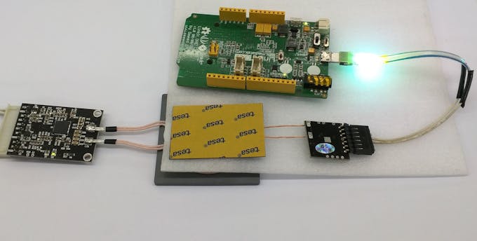 Don't mind the light at the USB cable. That was present in the cable itself!