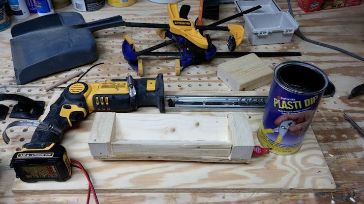 Dewalt Spray Paint Shaker 