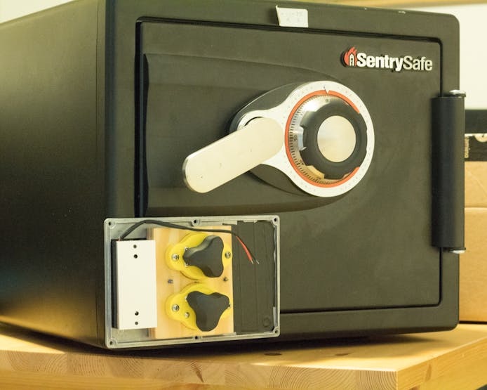 Demonstration of the switchable permanent magnets on the safe door.